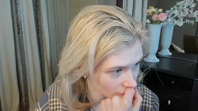 CarleySuski online show from 03-24-26, 06:40