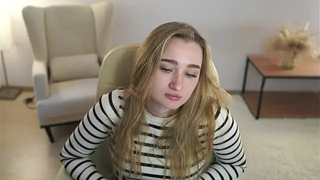 Snapshot of VioletteClaire chatting on 03-25-26, 11:05 VioletteClaire online show from 03-25-26, 11:05