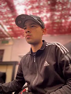 Snapshot of Zhang_Weii chatting on 03-25-26, 12:55 Zhang Weii online show from 03-25-26, 12:55