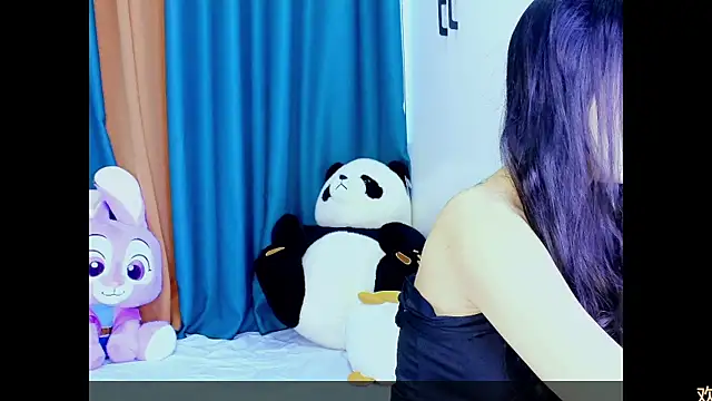 Snapshot of girllong520 chatting on 04-04-26, 08:34 girllong520 online show from 04-04-26, 08:34