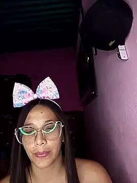 Snapshot of Arielybambi chatting on 03-24-26, 01:43 Arielybambi online show from 03-24-26, 01:43