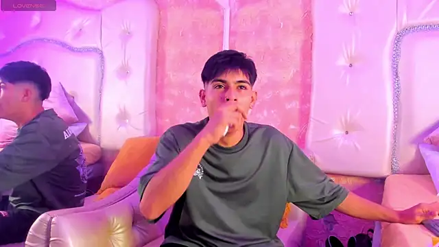 Snapshot of TylerCruz__ chatting on 03-30-26, 01:56 TylerCruz online show from 03-30-26, 01:56