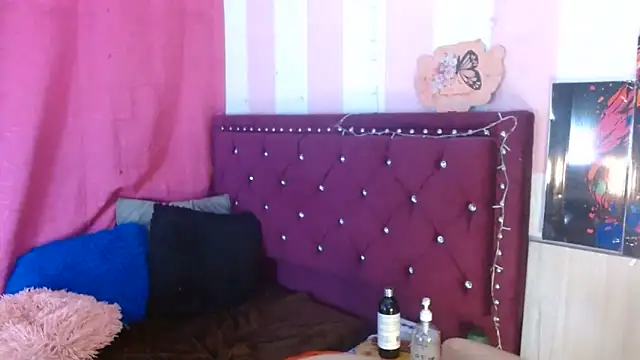 Snapshot of veronicaqueenxxx chatting on 05-28-26, 04:54 veronicaqueenxxx online show from 05-28-26, 04:54