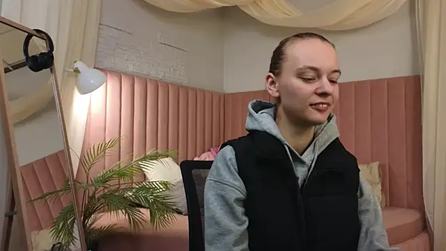 emma chaser online show from 04-21-26, 01:29