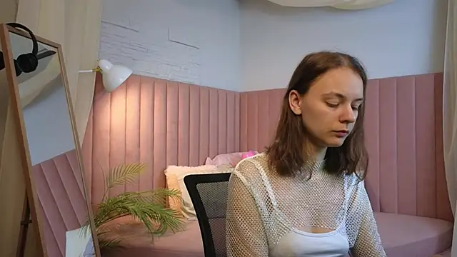 emma chaser online show from 05-06-26, 01:36