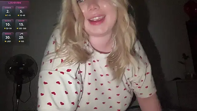cutiejuliee online show from 05-13-26, 07:22