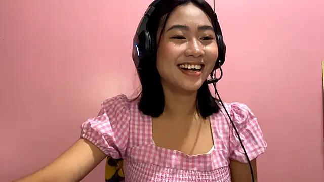 IndiraBrieger online show from 03-26-26, 02:06