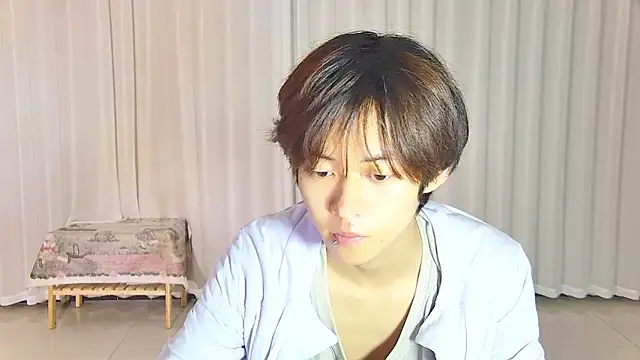 Snapshot of buding-001 chatting on 04-19-26, 11:42 buding-001 online show from 04-19-26, 11:42
