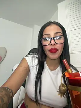 Snapshot of Valerie-S chatting on 06-11-26, 02:59 Valerie-S online show from 06-11-26, 02:59