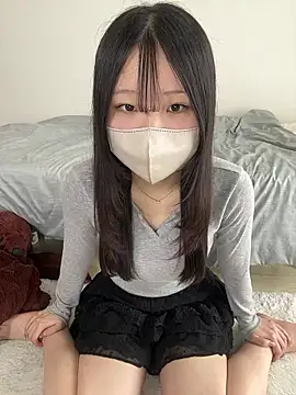 momo chi o0 online show from 04-18-26, 02:37