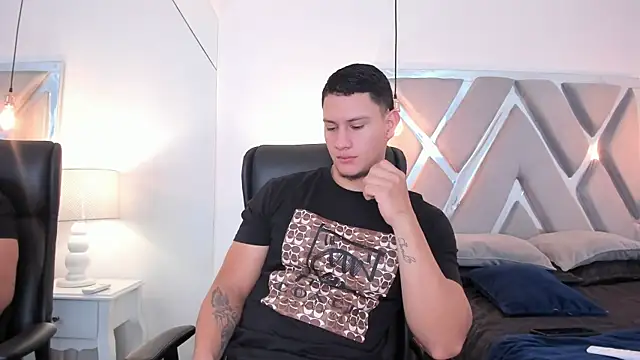 Chriss Diamond online show from 04-26-26, 08:17