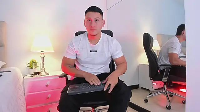 Chriss Diamond online show from 05-06-26, 08:25