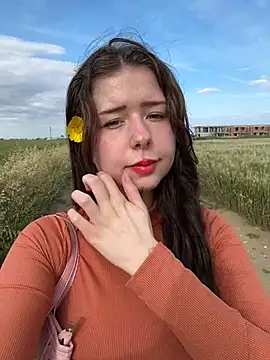 Snapshot of leiawifey chatting on 04-10-26, 01:49 leiawifey online show from 04-10-26, 01:49