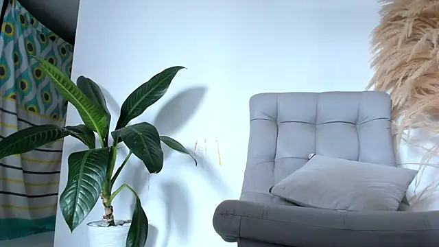 DakotaStills  online show from 05-04-26, 02:35