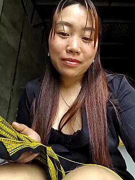 Snapshot of he-se-kin chatting on 04-28-26, 02:27 he-se-kin online show from 04-28-26, 02:27
