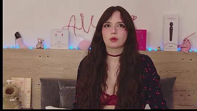 Snapshot of Sweet_Alice_S chatting on 05-17-26, 10:17 Sweet Alice S online show from 05-17-26, 10:17