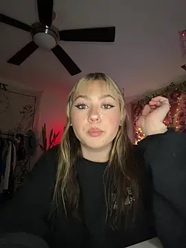 peachesncreamyy online show from 04-28-26, 03:44