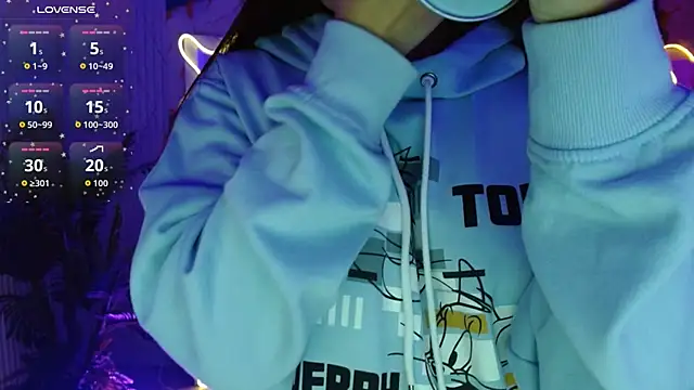 Snapshot of Tiiana_tay chatting on 04-27-26, 03:04 Tiiana tay online show from 04-27-26, 03:04