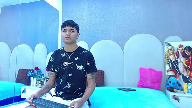 Snapshot of party_duo_playboy chatting on 05-10-26, 03:33 party duo playboy online show from 05-10-26, 03:33