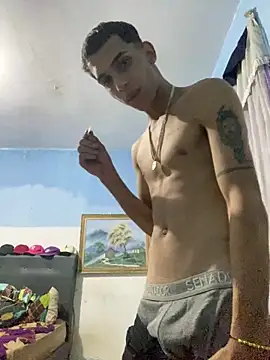 Snapshot of spicyboyshots chatting on 05-18-26, 05:46 spicyboyshots online show from 05-18-26, 05:46