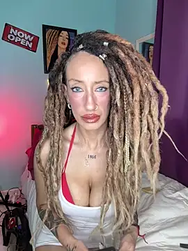 Natalialucia online show from 04-28-26, 07:57