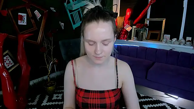 SherriButlers online show from 05-11-26, 04:04