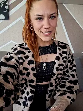 Snapshot of SlimBellaOfficial chatting on 04-15-26, 10:44 SlimBellaOfficial online show from 04-15-26, 10:44