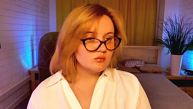 KathyBriggs online show from 07-18-26, 05:22