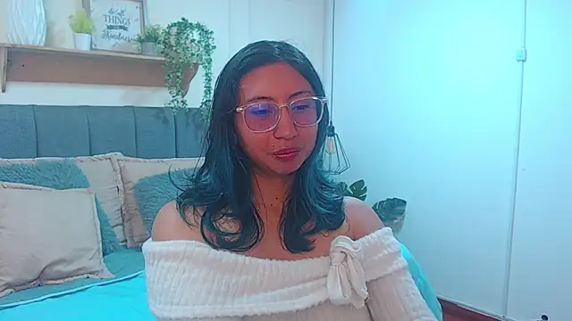 Snapshot of Violet_2003 chatting on 03-27-26, 01:55 Violet 2003 online show from 03-27-26, 01:55