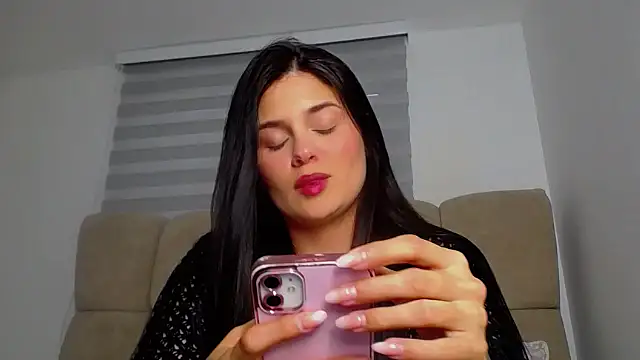 Snapshot of SofiaBanks_ chatting on 04-20-26, 10:11 SofiaBanks online show from 04-20-26, 10:11