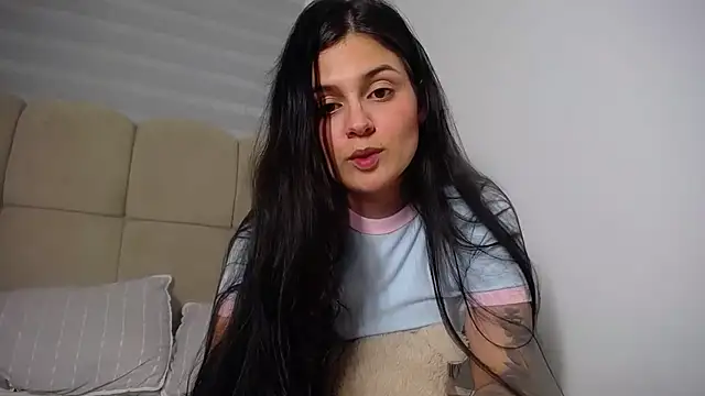 Snapshot of SofiaBanks_ chatting on 04-27-26, 11:25 SofiaBanks online show from 04-27-26, 11:25
