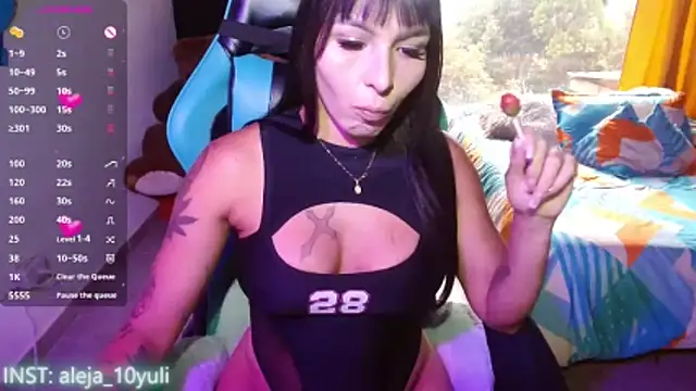 Snapshot of aleja_1028 chatting on 05-08-26, 10:04 aleja 1028 online show from 05-08-26, 10:04