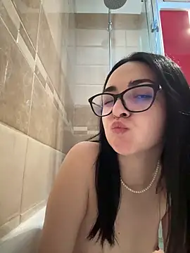 Snapshot of TheaMerve chatting on 05-04-26, 11:06 TheaMerve online show from 05-04-26, 11:06