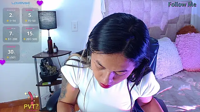Snapshot of CharlottLee chatting on 04-15-26, 12:39 CharlottLee online show from 04-15-26, 12:39