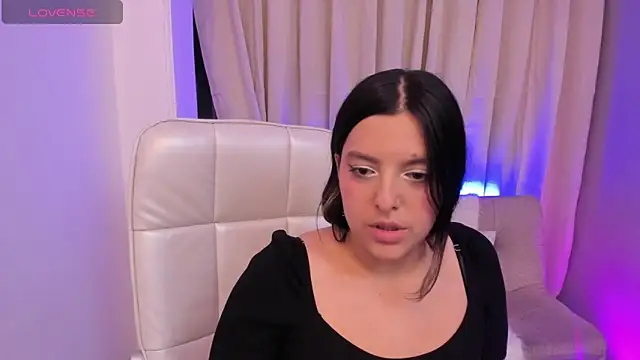 Snapshot of Arihanna_London chatting on 05-01-26, 03:44 Arihanna London online show from 05-01-26, 03:44