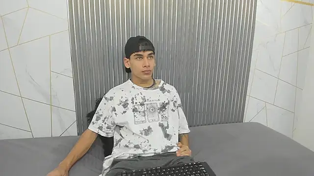 Snapshot of Kitsune_44 chatting on 04-06-26, 07:26 Kitsune 44 online show from 04-06-26, 07:26