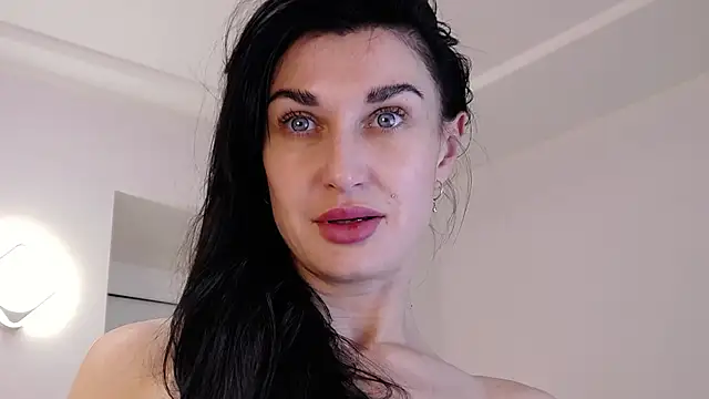 Snapshot of AriannaCruise chatting on 04-18-26, 05:44 AriannaCruise online show from 04-18-26, 05:44