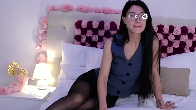 Snapshot of AriannaCruise chatting on 04-25-26, 11:24 AriannaCruise online show from 04-25-26, 11:24