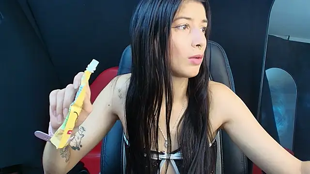 Snapshot of jazminswee chatting on 05-01-26, 08:24 jazminswee online show from 05-01-26, 08:24