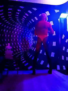 DomMONIKA online show from 04-10-26, 09:30