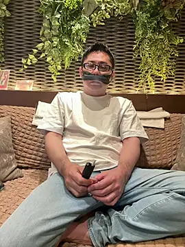 Snapshot of RYUICHI_1919 chatting on 04-18-26, 06:06 RYUICHI 1919 online show from 04-18-26, 06:06