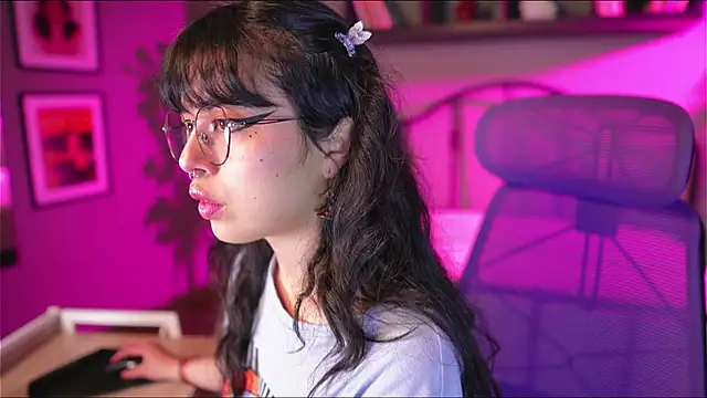 Saphyralux online show from 07-10-26, 08:44