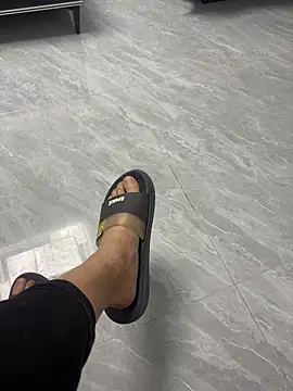 yingzi003 online show from 04-12-26, 02:00