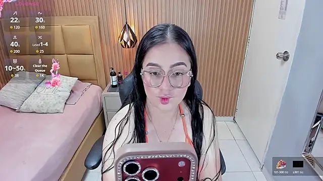 Snapshot of SAMANTHAFIORE2 chatting on 05-26-26, 07:43 SAMANTHAFIORE2 online show from 05-26-26, 07:43