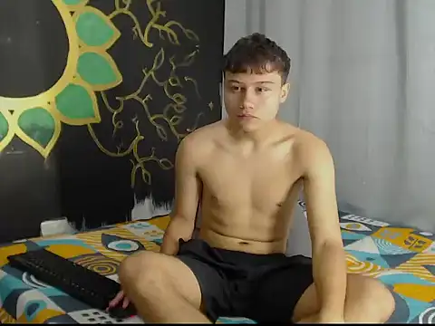 Boy Lovely18 online show from 04-01-26, 01:50