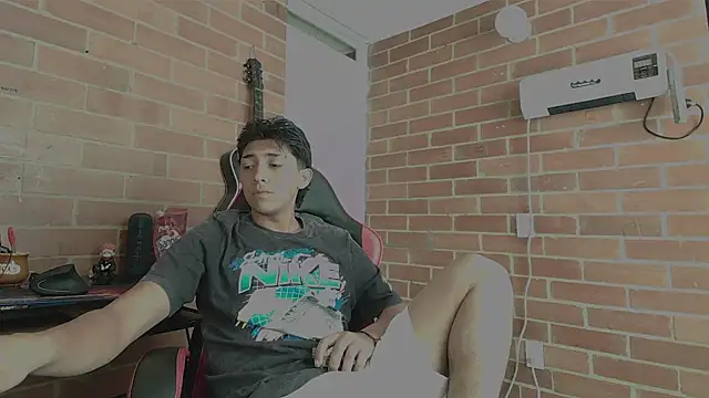 ethann2  online show from 06-05-26, 03:40