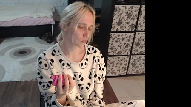 Snapshot of Sweet_hot_shrmp chatting on 05-20-26, 02:56 Sweet hot shrmp online show from 05-20-26, 02:56