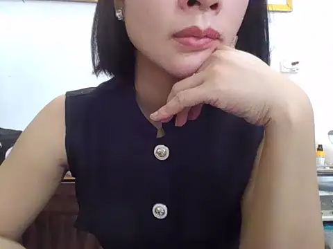 Lyna 2k online show from 07-28-26, 04:19