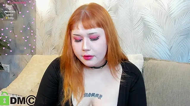 Snapshot of Roxy_Moor chatting on 06-17-26, 09:12 Roxy Moor online show from 06-17-26, 09:12