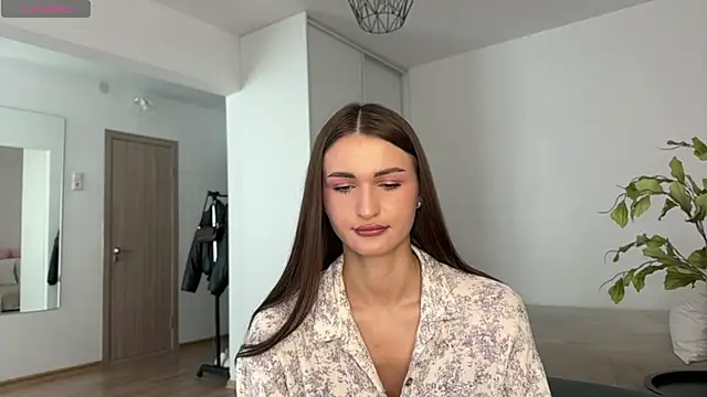 HallieHollo online show from 07-25-26, 10:24